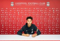 Prodígio de 17 anos pode ser o sucessor de Salah no Liverpool