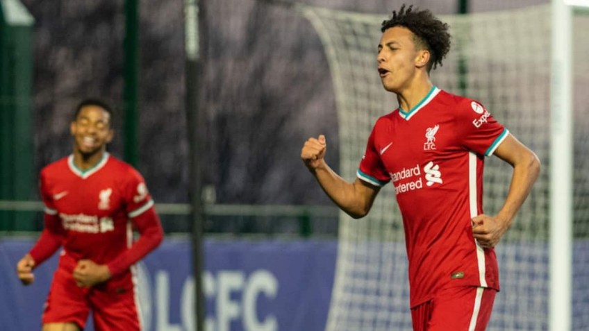 Kaide Gordon comemora gol pelo sub-23 do Liverpool / Liverpool FC