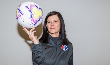 EUA: Comissária da liga de futebol renuncia após denúncias de assédio contra técnico