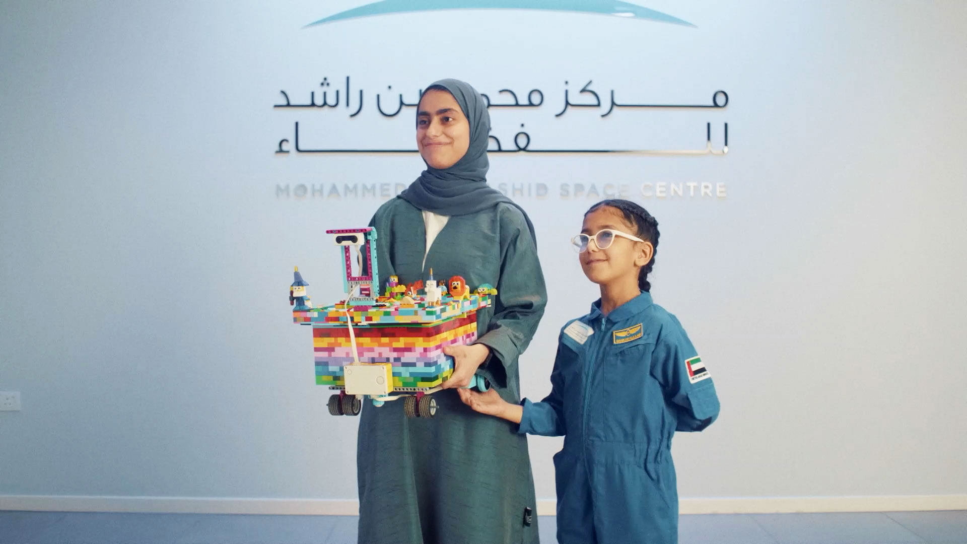 Fatima Alkaabi, "inventora mais jovem" dos Emirados Árabes Unidos / Divulgação/Lego