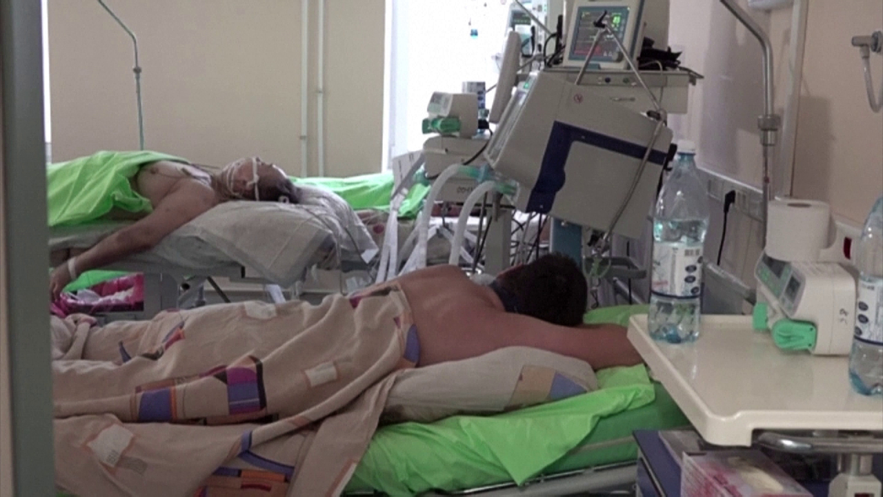 Pacientes com Covid-19 internados no hospital regional de Tver, nos arredores de Moscou