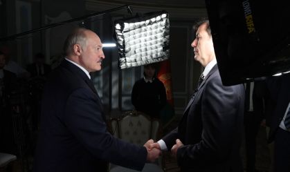 Denúncias de abuso são 'falsas e fantasiosas', diz presidente de Belarus à CNN