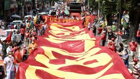 Movimentos populares e sindicais foram às ruas no Campo Grande, em Salvador, em protesto contra o governo