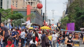 Concentração de manifestantes contra o governo Bolsonaro neste sábado (2), na Avenida Paulista, em São Paulo