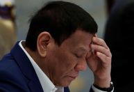 Após prisão, Duterte é levado sob custódia e aguarda julgamento pelo TPI