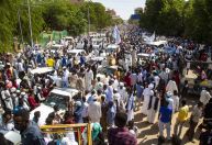 Milhares de manifestantes pedem golpe militar no Sudão