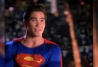 Superman dos anos 90, Dean Cain critica herói bissexual em nova edição