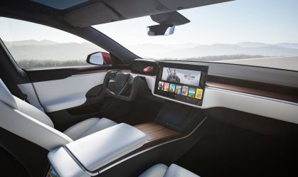 Tesla Model S Plaid volante