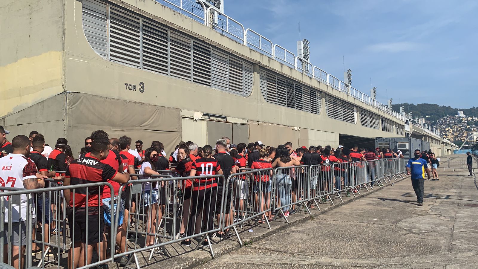 Torcedores Flamengo retirada ingressos jogo Flamengo Athletico