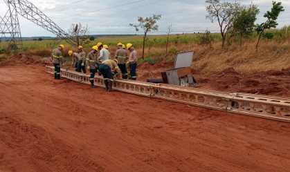 Vendaval derruba oito torres e deixa 13 cidades do Triângulo Mineiro sem energia