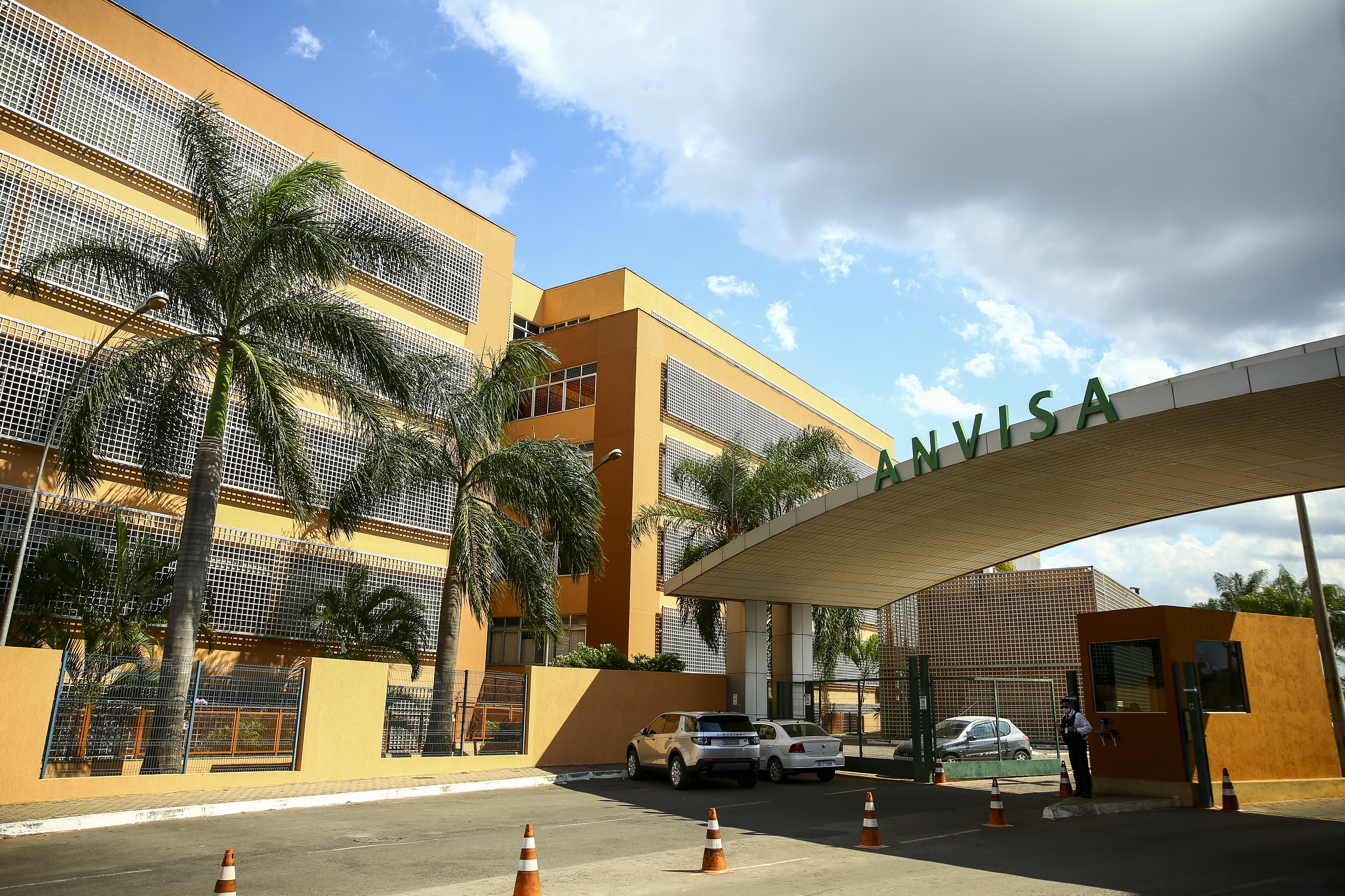 Imagem de destaque do post: Anvisa relata nova ameaça contra aprovação de vacinas para Covid-19 em crianças