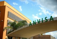Anvisa autoriza retorno da venda de lista restrita de pomadas capilares; veja quais