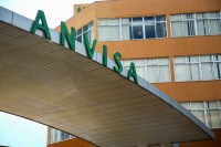 Anvisa aprova medicamento para câncer colorretal; especialista explica