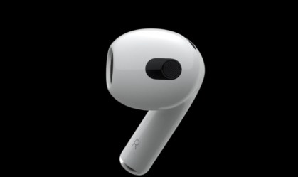 Apple anuncia terceira geração dos AirPods por R$ 2.399