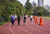 Máscara não afeta respiração ou resposta cardíaca durante exercícios, diz estudo