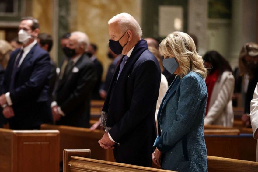 Joe e Jill Biden comparecem à missa / Getty Images