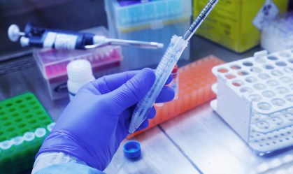 Ômicron: variante que ganha terreno é mais transmissível, dizem especialistas