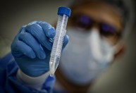 Estudo sugere que subvariante Delta da Covid-19 é menos provável de causar sintomas