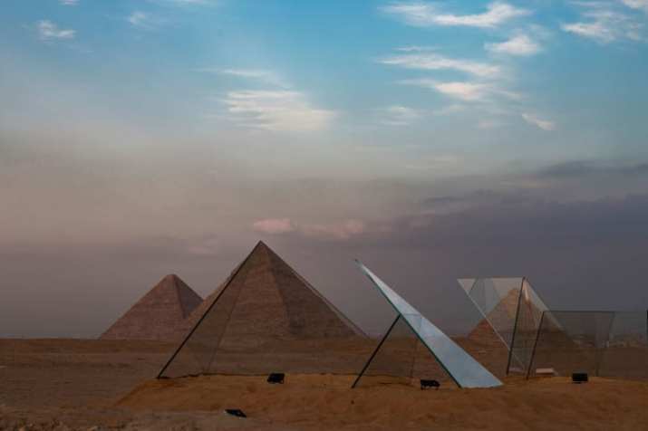 A luz do sol reflete na obra "(Plano do Caminho da Luz) na Casa dos Lugares Escondidos", de Shuster + Moseley / MO4 Network/Art D'Égypte
