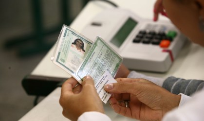 Famosos ajudaram a incentivar jovens a tirar título de eleitor, diz analista do TSE