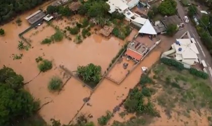 Enchente atinge pelo menos 100 casas em distrito de Ouro Preto