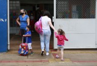 Ensino remoto e dificuldade financeira promoveram evasão escolar, diz especialista