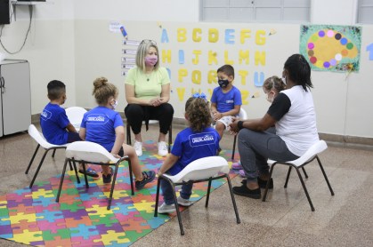 Aula durante a pandemia / escolas / ensino / educação / crianças