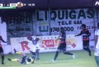 Árbitro é agredido por jogador durante partida de futebol e fica inconsciente
