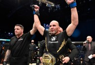 Brasileiro Glover Teixeira conquista o cinturão dos meio-pesados do UFC