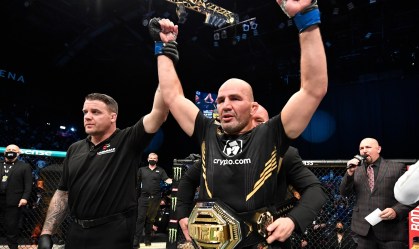 Brasileiro Glover Teixeira conquista o cinturão dos meio-pesados do UFC