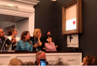 Segunda venda de quadro de Banksy que se autodestruiu chega a R$ 140 milhões