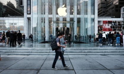 Por que a Apple não produz iPhones nos EUA? Entenda