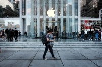 Por que a Apple não produz iPhones nos EUA? Entenda