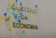 Manifestantes protestam contra Paulo Guedes em Brasília