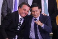 Todo mundo jogaria pedra nele, diz Mourão sobre ausência de Bolsonaro na COP26