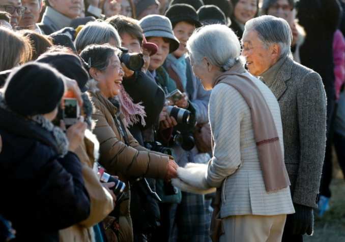 Shirataki cumprimenta a então imperatriz japonesa Michiko em 21 de janeiro de 2019 / Issei Kato/Reuters