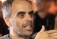 Diretor de "Rust" fala pela primeira vez sobre morte no set: "Me arruinou"