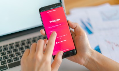 Redes sociais ironizam queda de WhatsApp e Facebook no Twitter