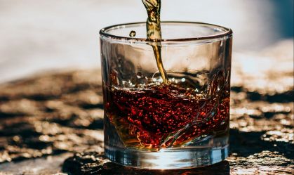 Guerra tarifária faz Jack Daniel's sumir das prateleiras do Canadá; entenda