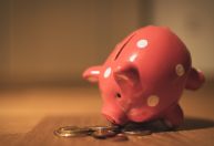 Com Selic a 15%, quanto rendem R$ 1 mil na poupança, CDB ou Tesouro Direto?