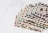 Bolsa abre em leve alta de olho no exterior; dólar opera sem viés claro