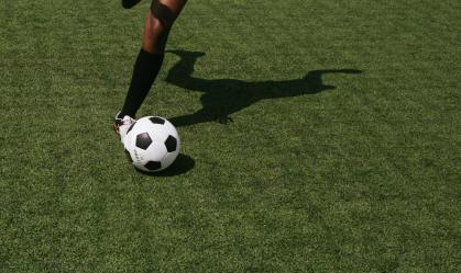 Entre a bola e a Selic: empresas ajudam jogadores de futebol a não perderem tudo