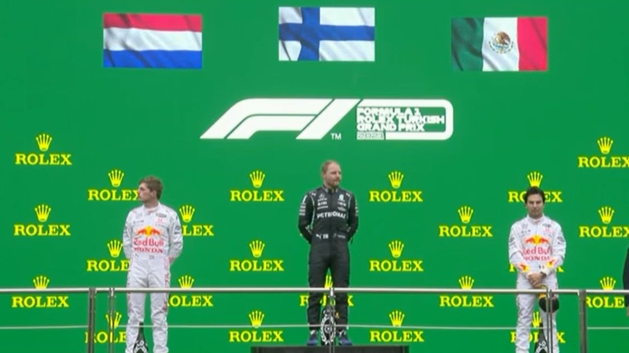 Pódio do Grande Prêmio da Turquia: Valterri Bottas, Max Verstappen e Sergio Perez / Reprodução/F1TV