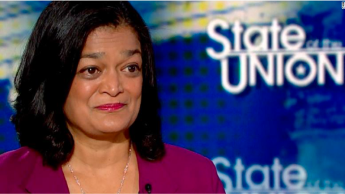 A congressista Pramila Jayapal nasceu na Índia e veio para os Estados Unidos para estudar na Universidade de Georgetown