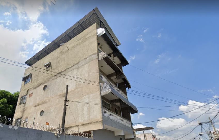 Antiga estrutura de prédio em Nilópolis que desabou neste domingo (24) / Reprodução/Google Street View