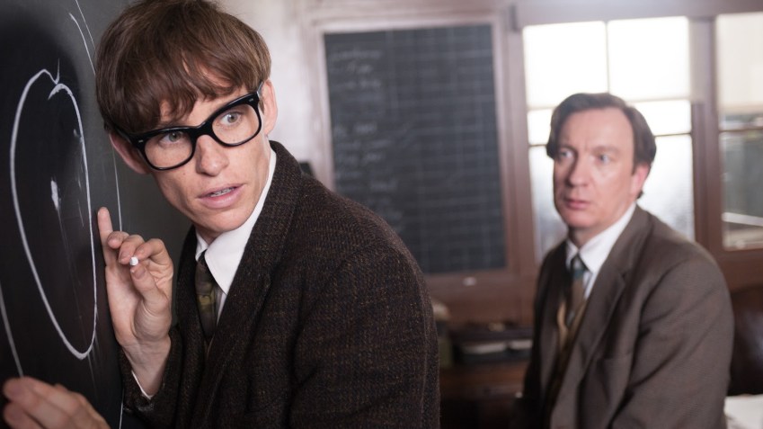 Protagonizado por Eddie Redmayne, "A Teoria de Tudo" acompanha a história de Stephen Hawking • Reprodução