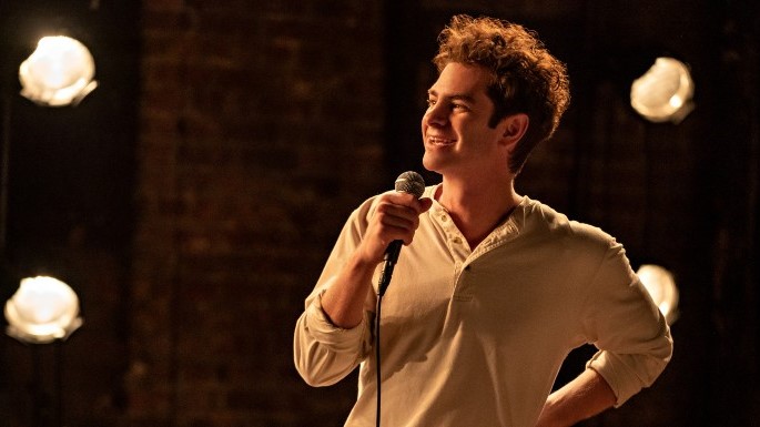No filme, Andrew Garfield interpreta Jonathan Larson/ Divulgação/Netflix