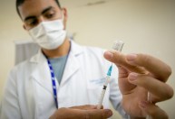 No momento, prioridade é aplicar a segunda dose, diz diretor do Incor