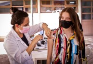 Estudo relaciona a vacinação da Covid-19 a pequeno aumento do ciclo menstrual