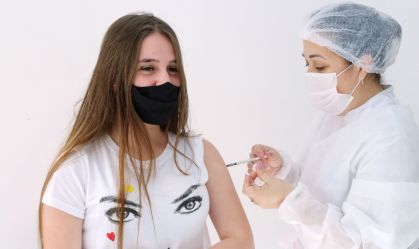 Saúde indica 3ª dose da vacina contra Covid para adolescentes de 12 a 17 anos